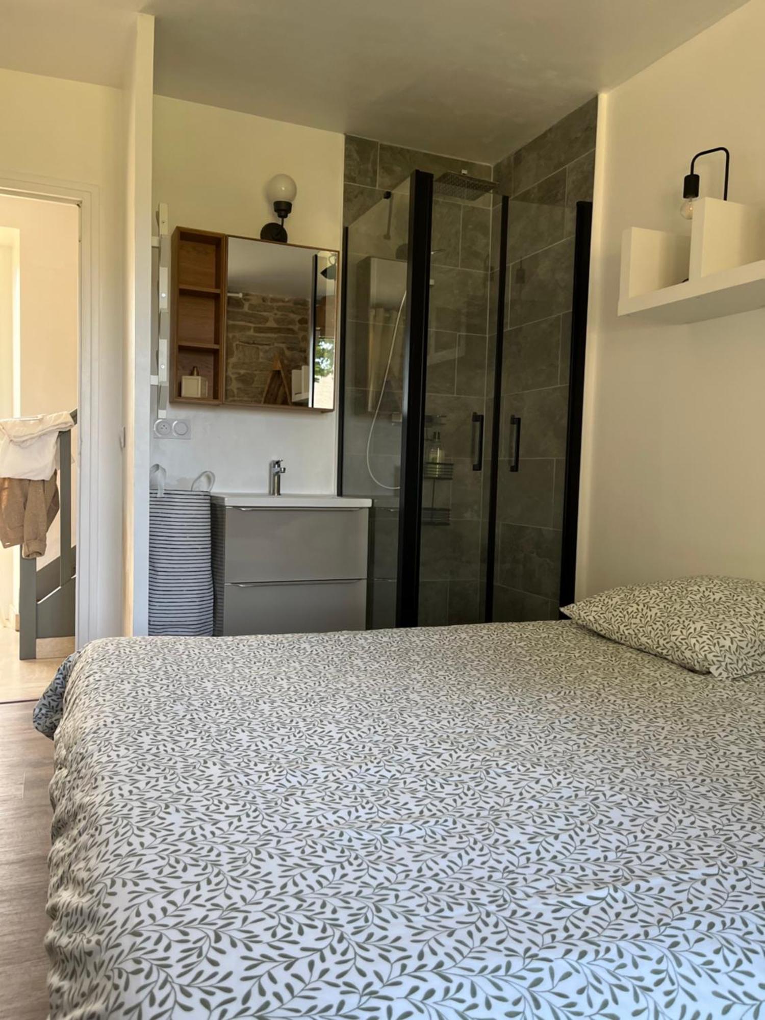 Maison Bretonne Typique Des Oiseaux A Beg Meil Holiday home