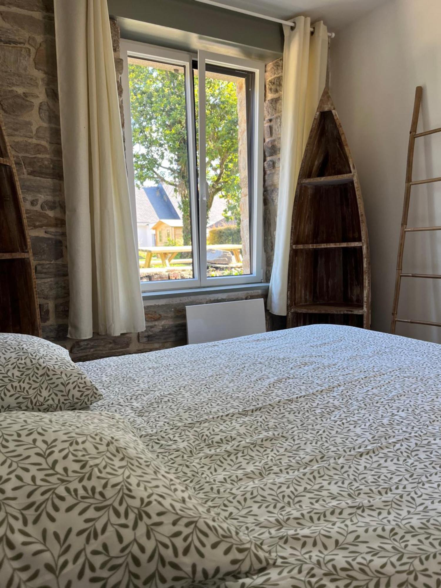 Maison Bretonne Typique Des Oiseaux A Beg Meil Holiday home *