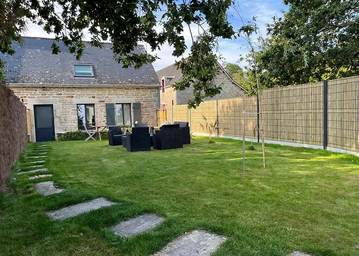 Maison Bretonne Typique Plage Des Oiseaux A Fouesnant Beg Meil