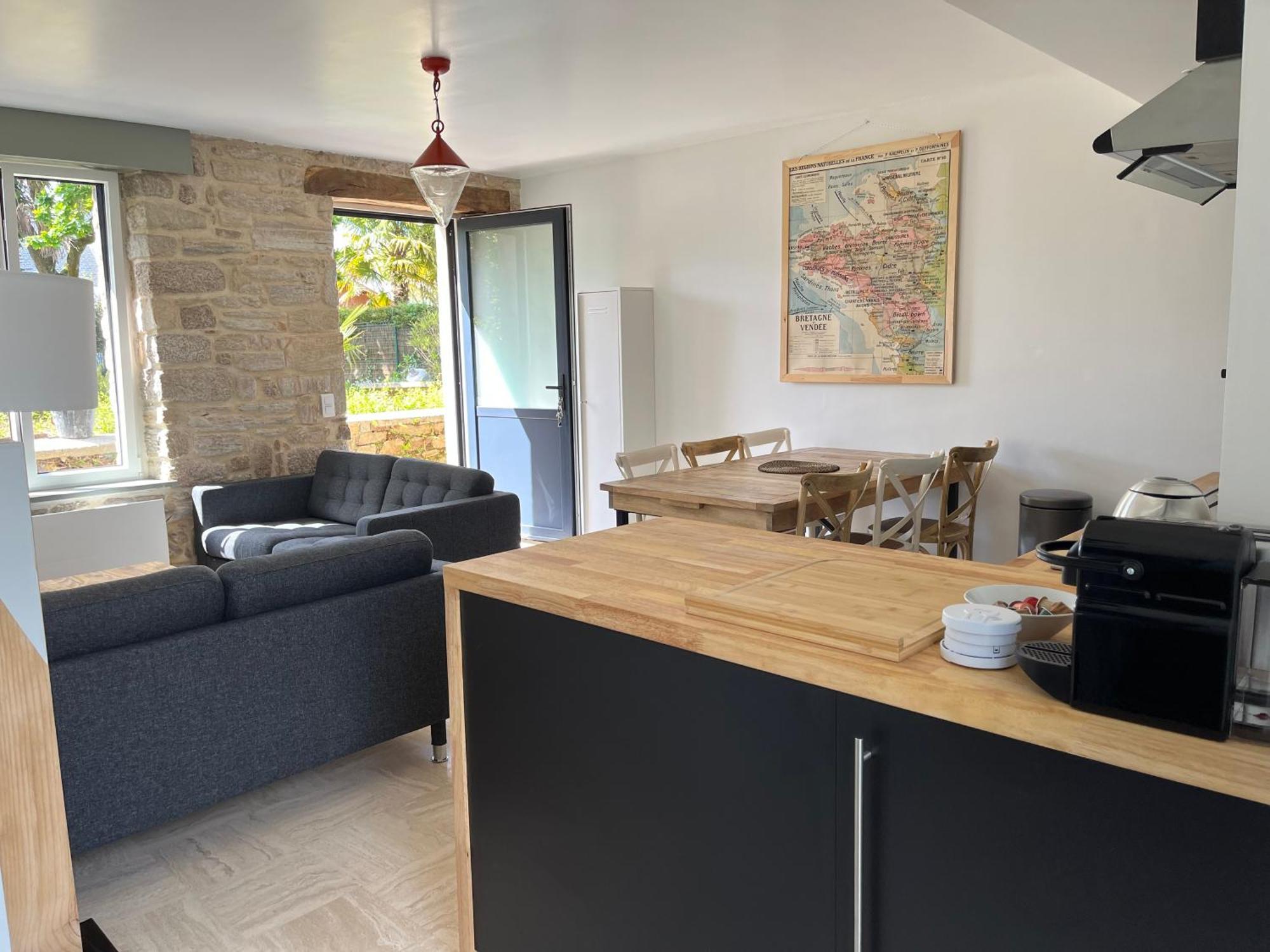 Maison Bretonne Typique Des Oiseaux A Beg Meil * Fouesnant