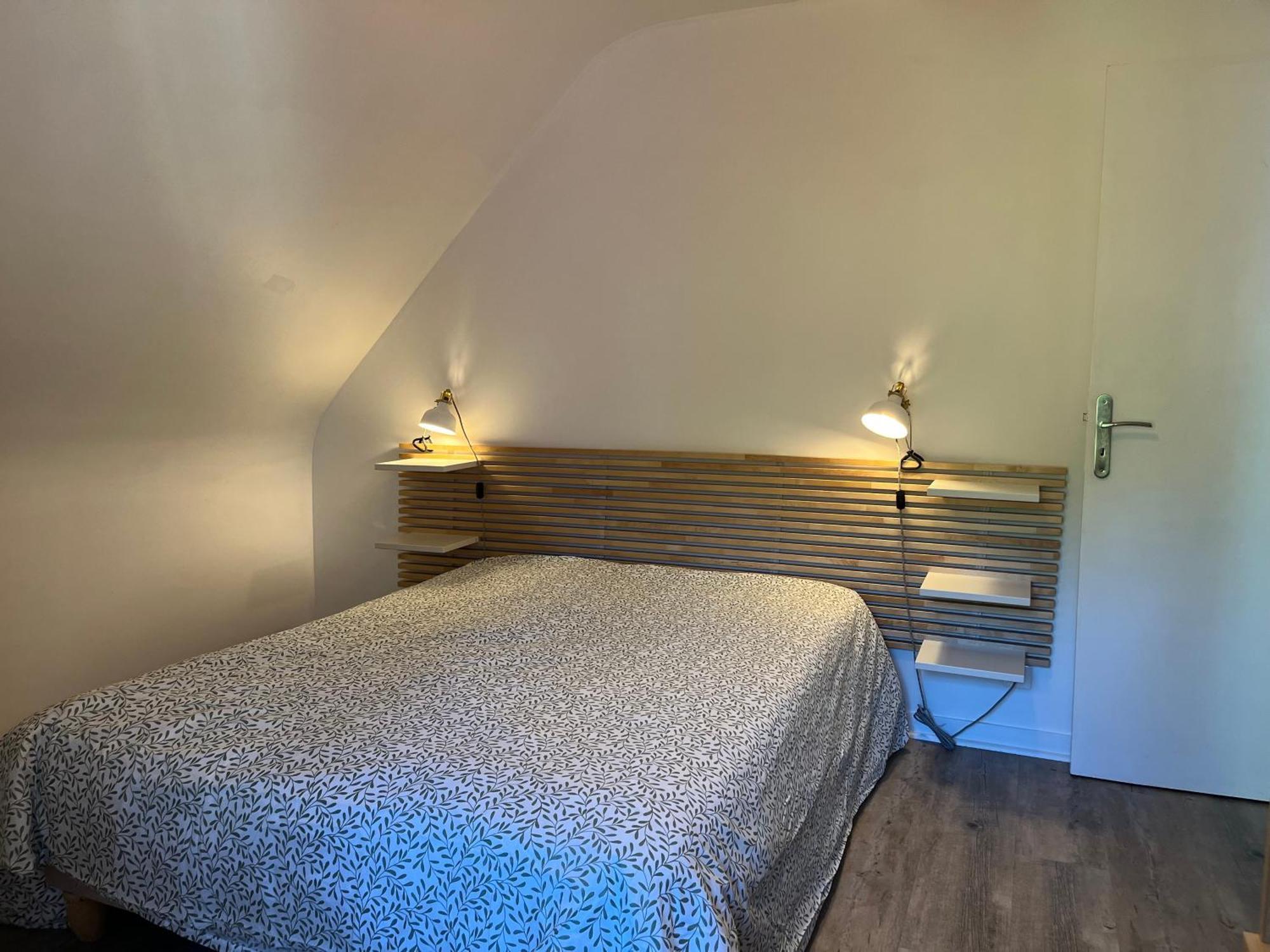 Maison Bretonne Typique Des Oiseaux A Beg Meil Hébergement de vacances