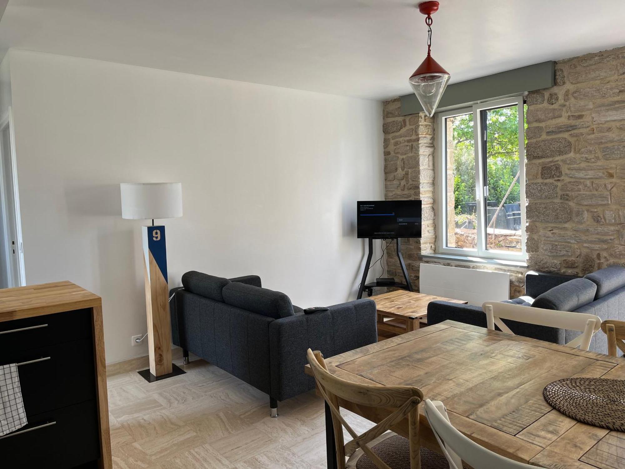 Maison Bretonne Typique Des Oiseaux A Beg Meil * Fouesnant